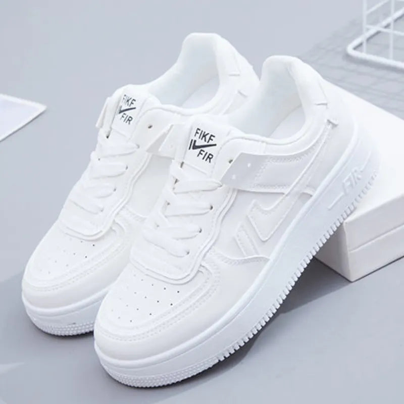 Baskets femme légères et respirantes, idéales pour le printemps/été, style décontracté et confortable.