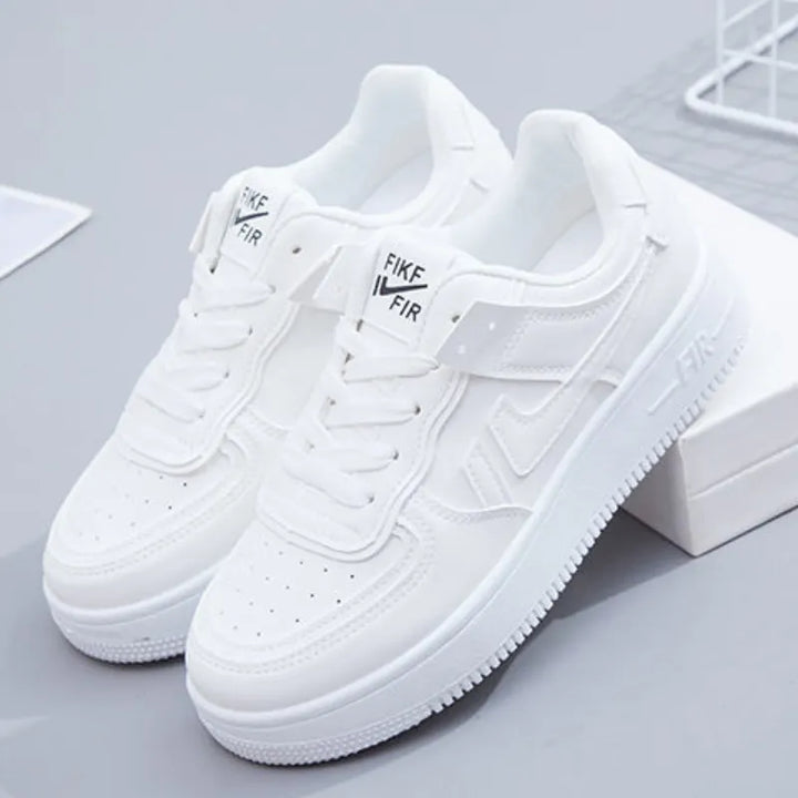 Baskets femme légères et respirantes, idéales pour le printemps/été, style décontracté et confortable.