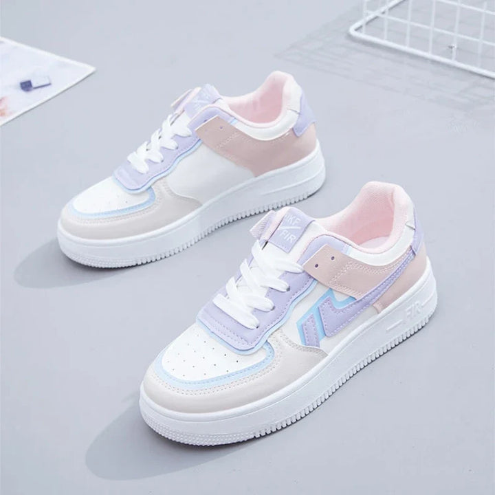 Chaussures décontractées femme à lacets, semelle souple pour un confort quotidien et un style mode.