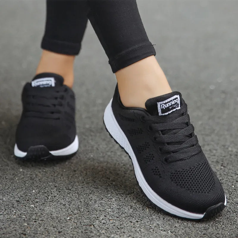 Sneakers femme légères offrant un confort supérieur et une respirabilité pour toute la journée. Idéales pour pieds secs.