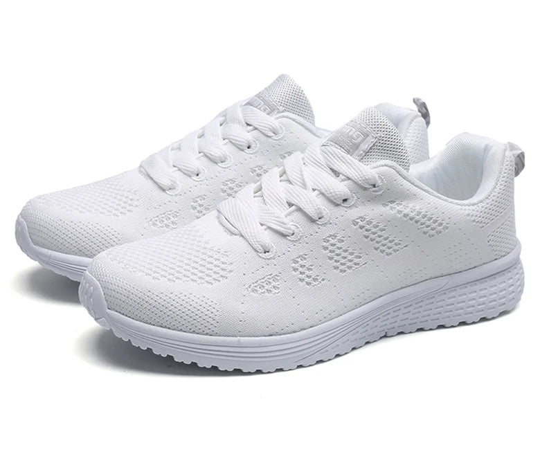 Baskets femme modernes et légères, alliant mode et performance. Respirantes pour le sport et la marche.