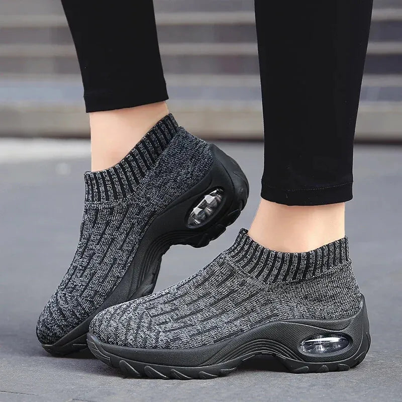 Baskets femme confortables avec amorti coussin d'air et design léger en maille, idéales pour le sport et le quotidien.