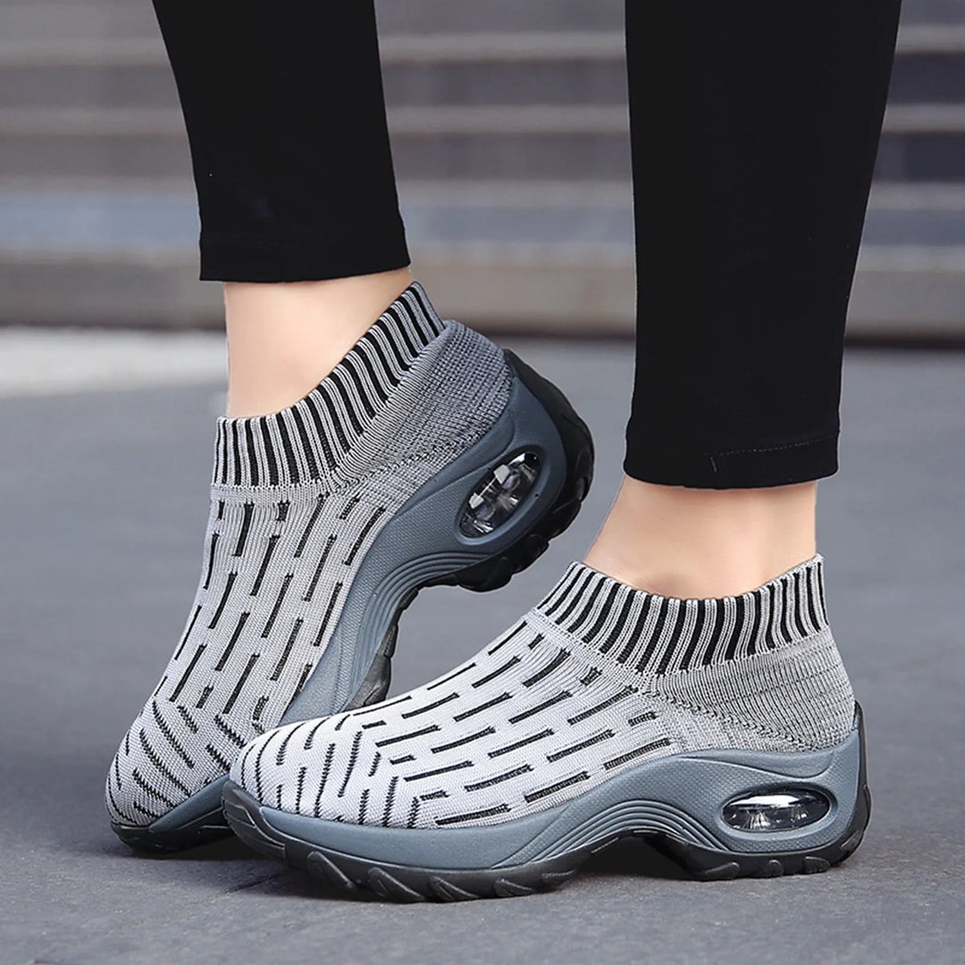 Chaussures femme légères et respirantes en maille avec coussin d'air pour un confort maximal, parfaites au quotidien.