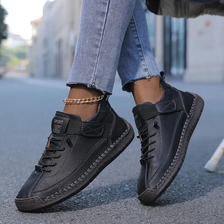 Baskets femme élégantes et confortables à lacets, parfaites pour le quotidien. Style moderne et tendance.