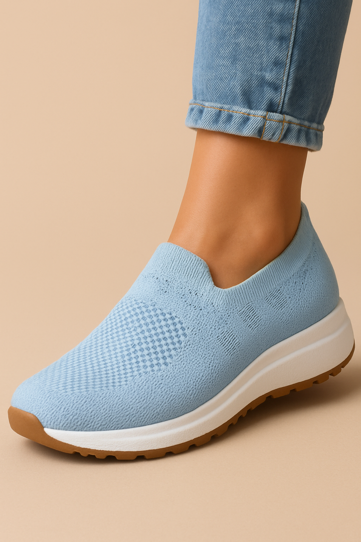Baskets confort femme pour la marche. Design élégant et respirant, avec soutien ergonomique. Idéales pour le quotidien.