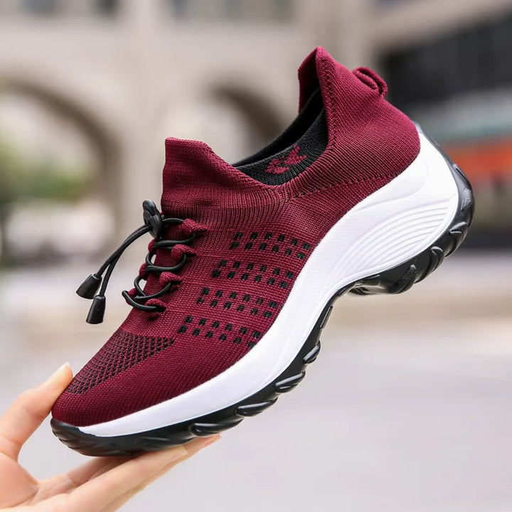 Détail du laçage des baskets femme, assurant un ajustement précis et un maintien confortable.