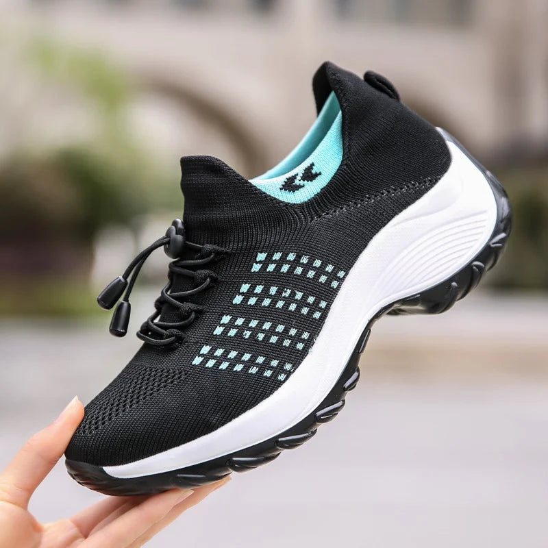 Chaussures de marche femme ergonomiques, légères et antidérapantes, parfaites pour le confort quotidien.
