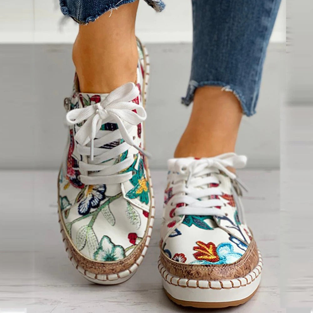 Baskets confortables femmes motif floral Santorini. Idéales pour le printemps-été, légères et tendance.