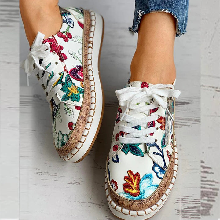 Baskets femmes légères et confortables, style floral Santorini. Avec soutien plantaire, pour un enfilage facile.