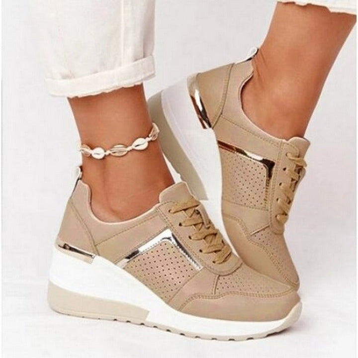 Chaussures confortables femmes grises, avec semelle amortissante, parfaites pour le style quotidien.