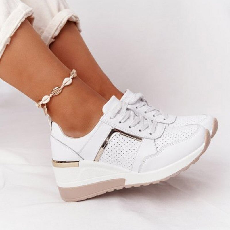 Sneakers mode femme, respirantes et légères, offrant élégance et confort durable pour l'activité.