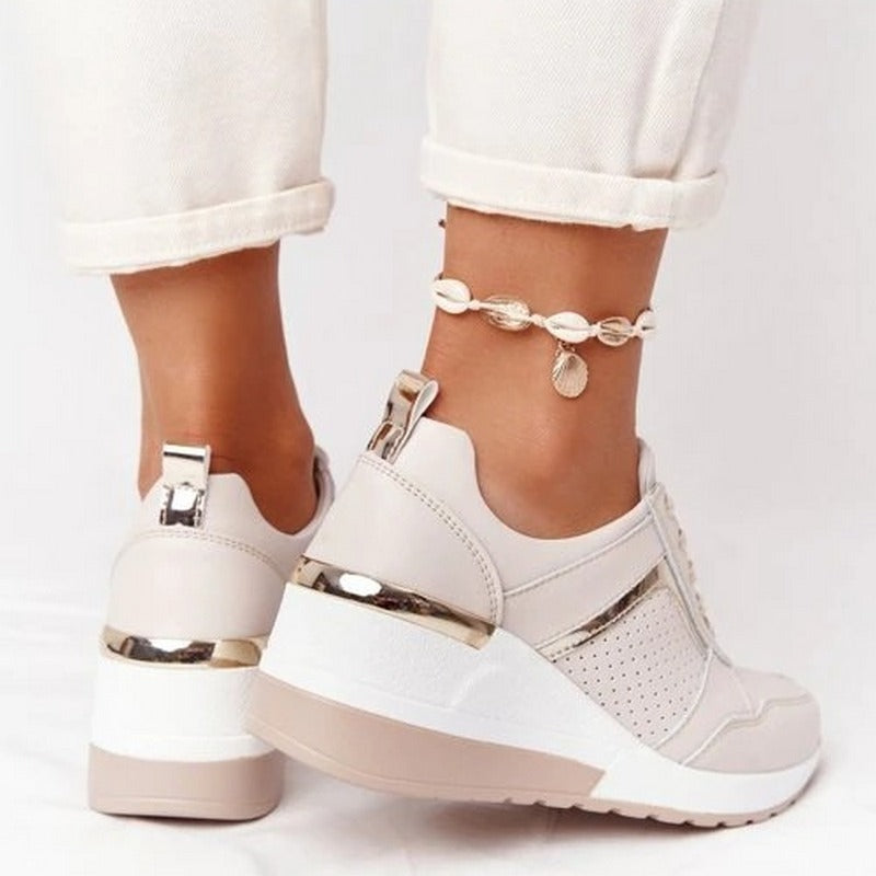 Chaussures casual femmes, beige, alliant élégance et soutien pour un usage quotidien polyvalent.