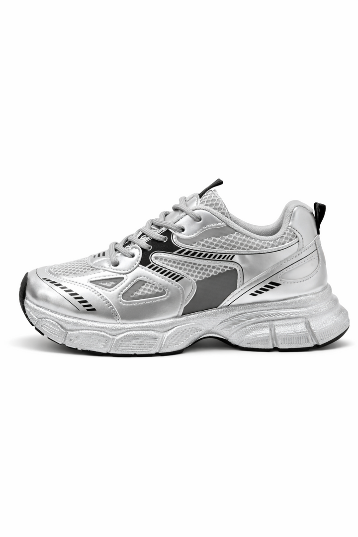 Baskets grises classiques pour femme, idéales pour le quotidien. Confort et amorti supérieurs pour un style urbain polyvalent.