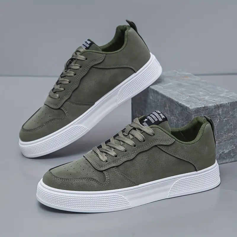 Baskets homme confortables.  Design moderne, ajustement parfait, semelle amortissante.  Plusieurs couleurs.