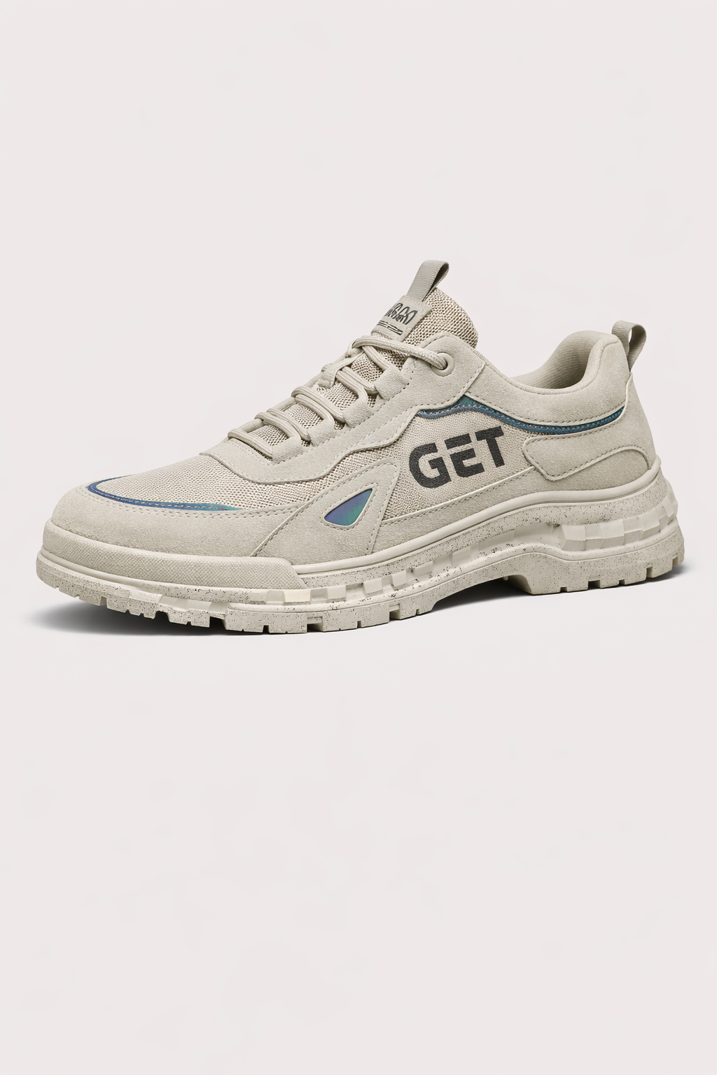 Chaussures homme décontractées tendance, parfaites pour le style urbain et la marche confortable.