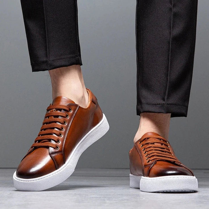 Baskets homme en cuir, style élégant et confortable.  Design intemporel, cuir premium.