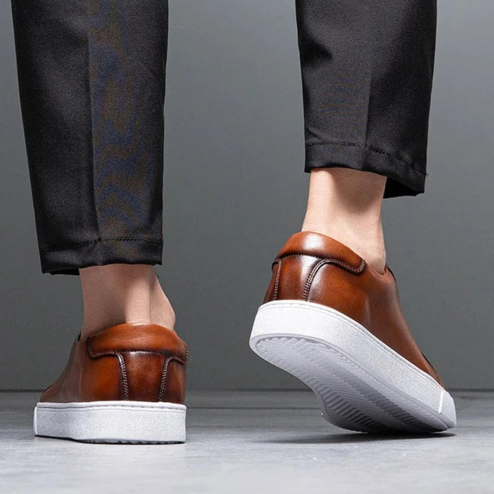 Baskets homme en cuir, style élégant et confortable.  Design intemporel, cuir premium.