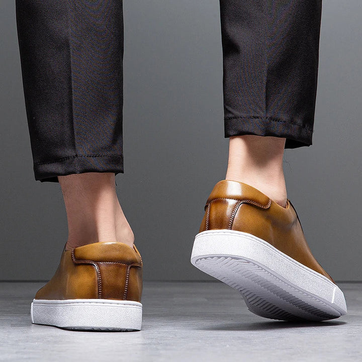 Baskets homme en cuir, style élégant et confortable.  Design intemporel, cuir premium.