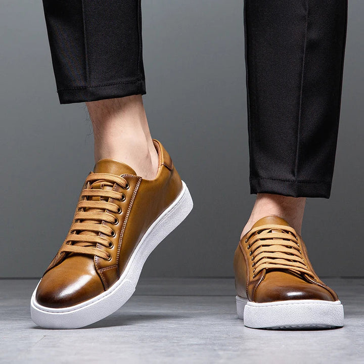 Baskets homme en cuir, style élégant et confortable.  Design intemporel, cuir premium.