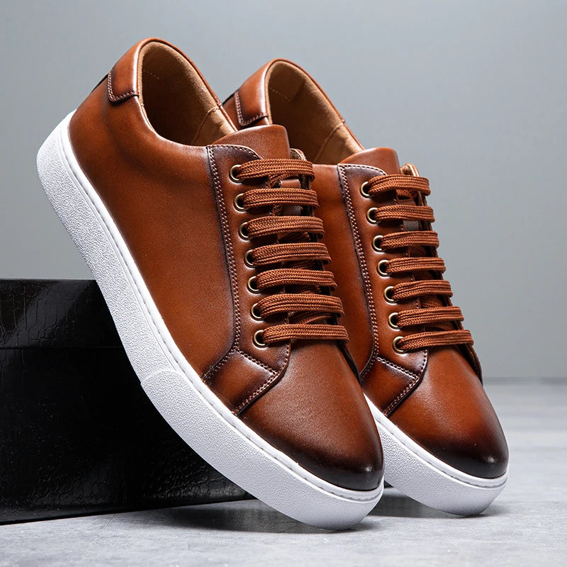 Baskets homme en cuir, style élégant et confortable.  Design intemporel, cuir premium.