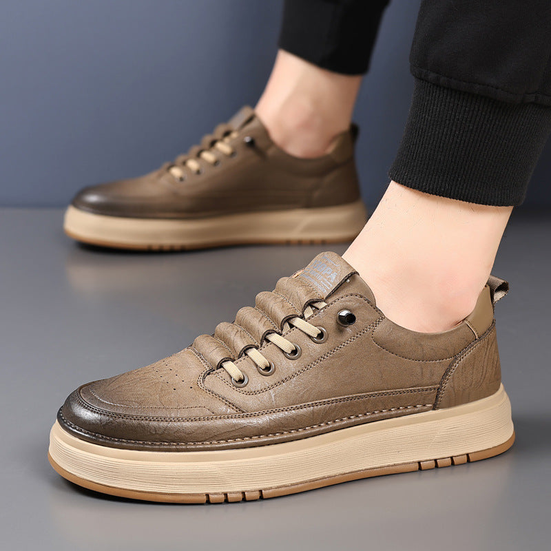 Chaussures décontractées masculines, maintien du pied, design contemporain et lacets pratiques.