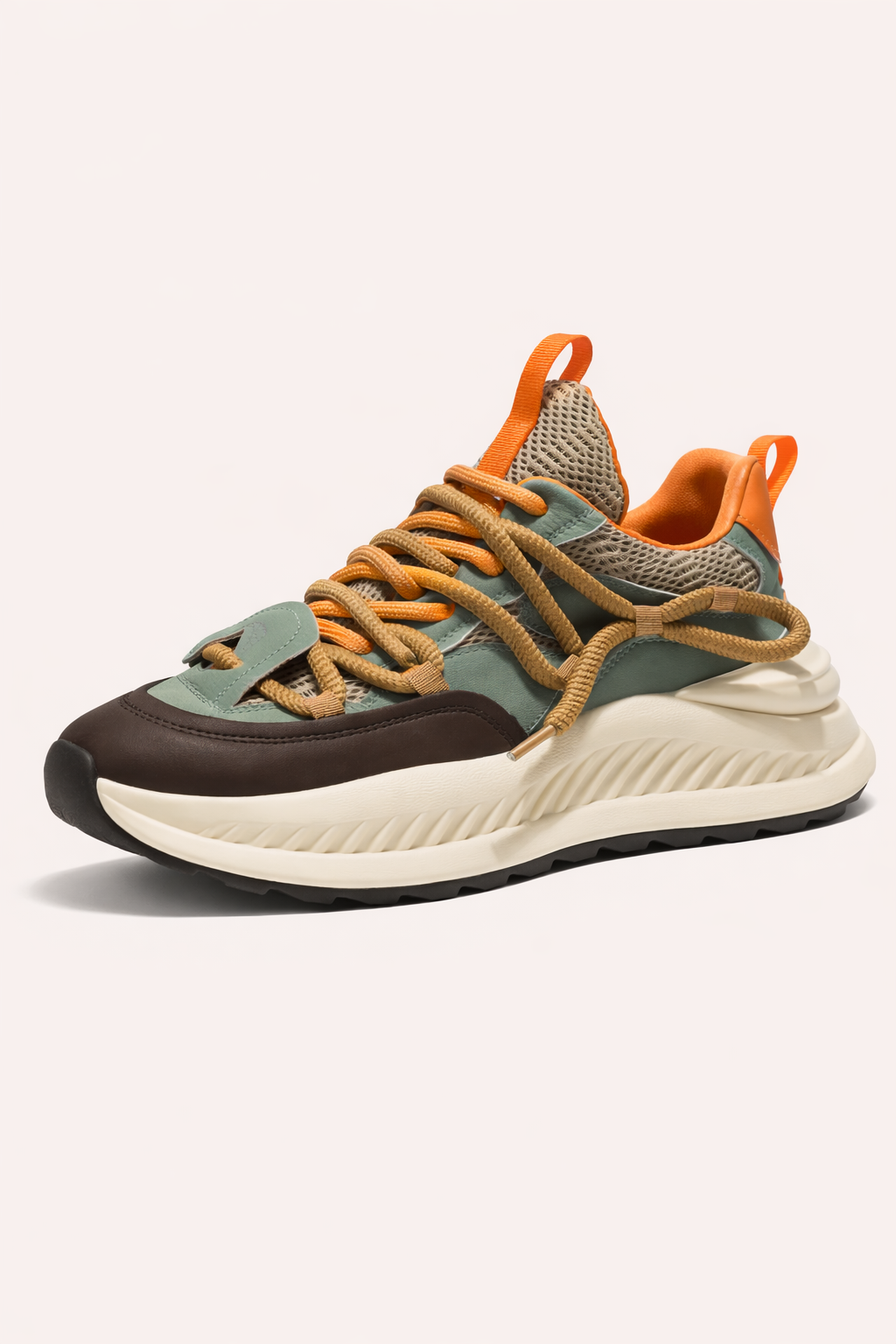 Sneakers pour hommes avec semelles épaisses, offrant une hauteur augmentée et une élégance décontractée.