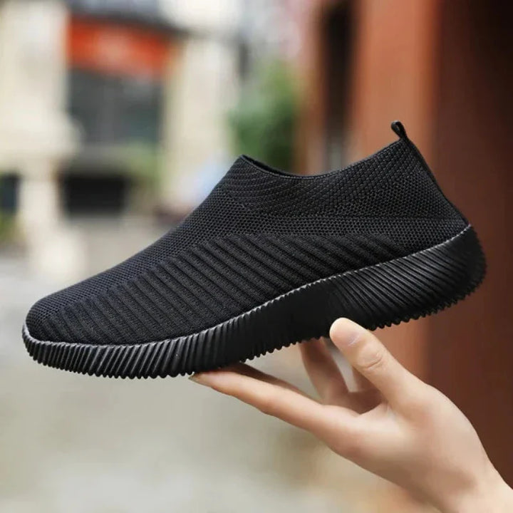 Baskets légères femme pour le sport et la marche, design moderne et très respirantes.