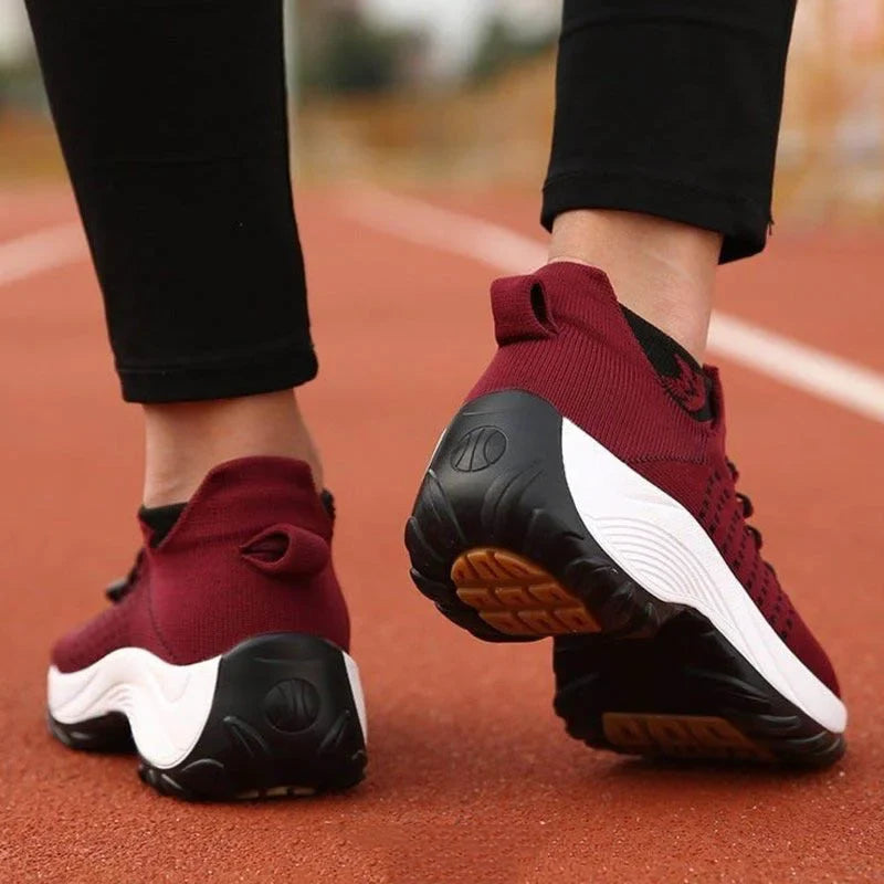 Baskets pour femmes, style moderne, conçues pour le confort et la respiration du pied.