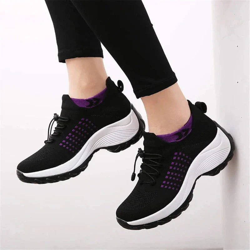 Baskets femme confortables et respirantes, idéales pour l'activité physique et le style.