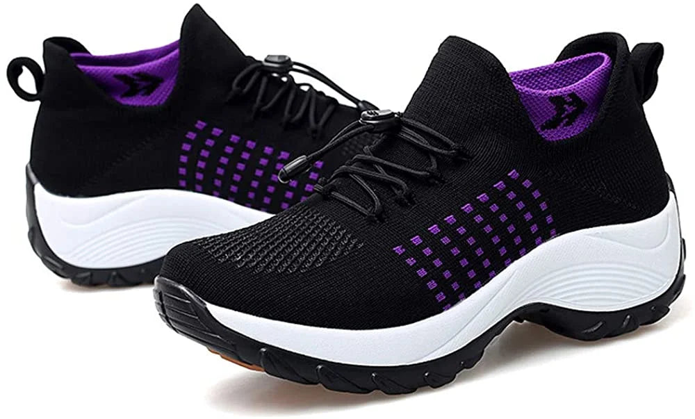Chaussures sport légères femme, design épuré, avec soutien orthopédique intégré.
