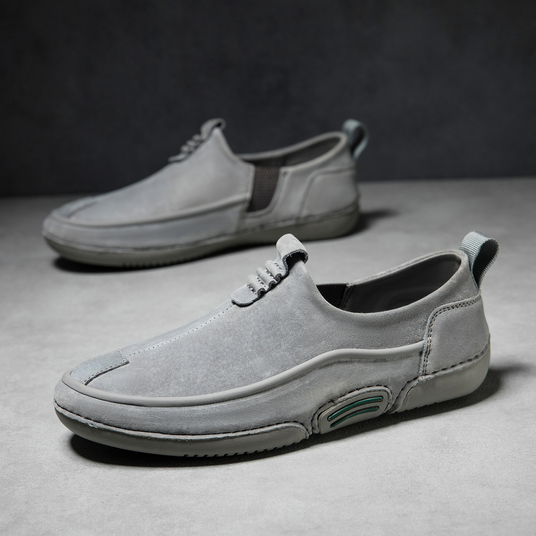 Chaussures de sport pour hommes, légères et confortables, conçues pour la marche et les activités quotidiennes.