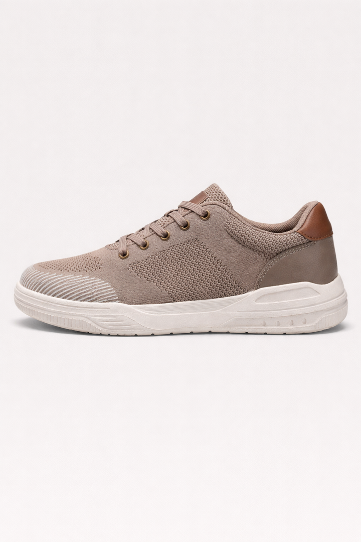 Baskets à lacets pour hommes, coloris kaki et noir, idéales pour un style décontracté et quotidien avec confort.