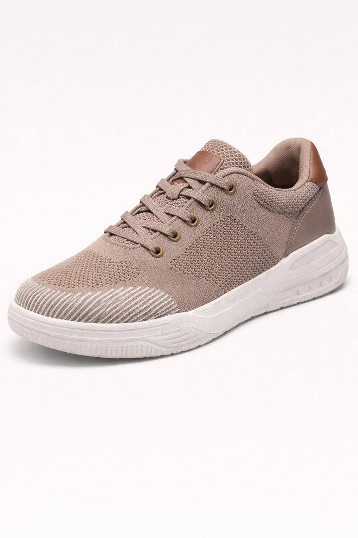 Chaussures baskets hommes confortables à lacets, semelle épaisse, parfaites pour le sport ou un look décontracté.