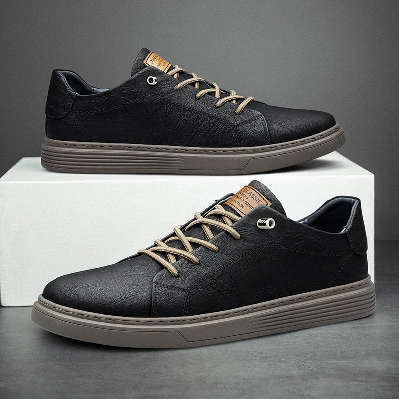 Sneakers noires modernes pour hommes. Chaussures polyvalentes et élégantes, idéales pour un style mode et un confort quotidien.