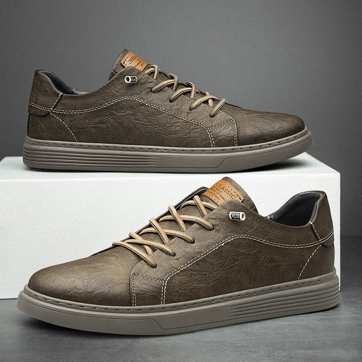 Chaussures baskets blanches pour hommes au design moderne. Offrent style et confort, parfaites pour un look urbain contemporain.