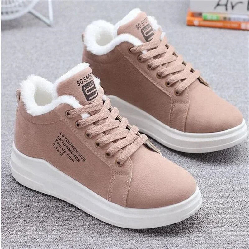 Sneakers hivernales pour femme. Chaussures chaudes en fourrure peluche, confortables et stylées pour les jours froids.