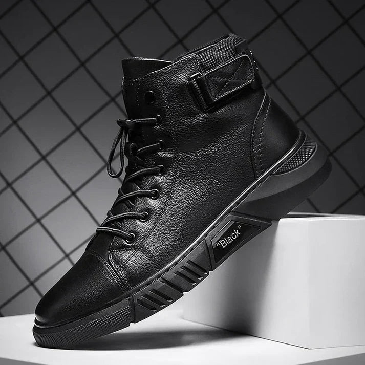 Baskets noires élégantes pour hommes, style streetwear moderne et confort optimal. Chaussures décontractées polyvalentes.