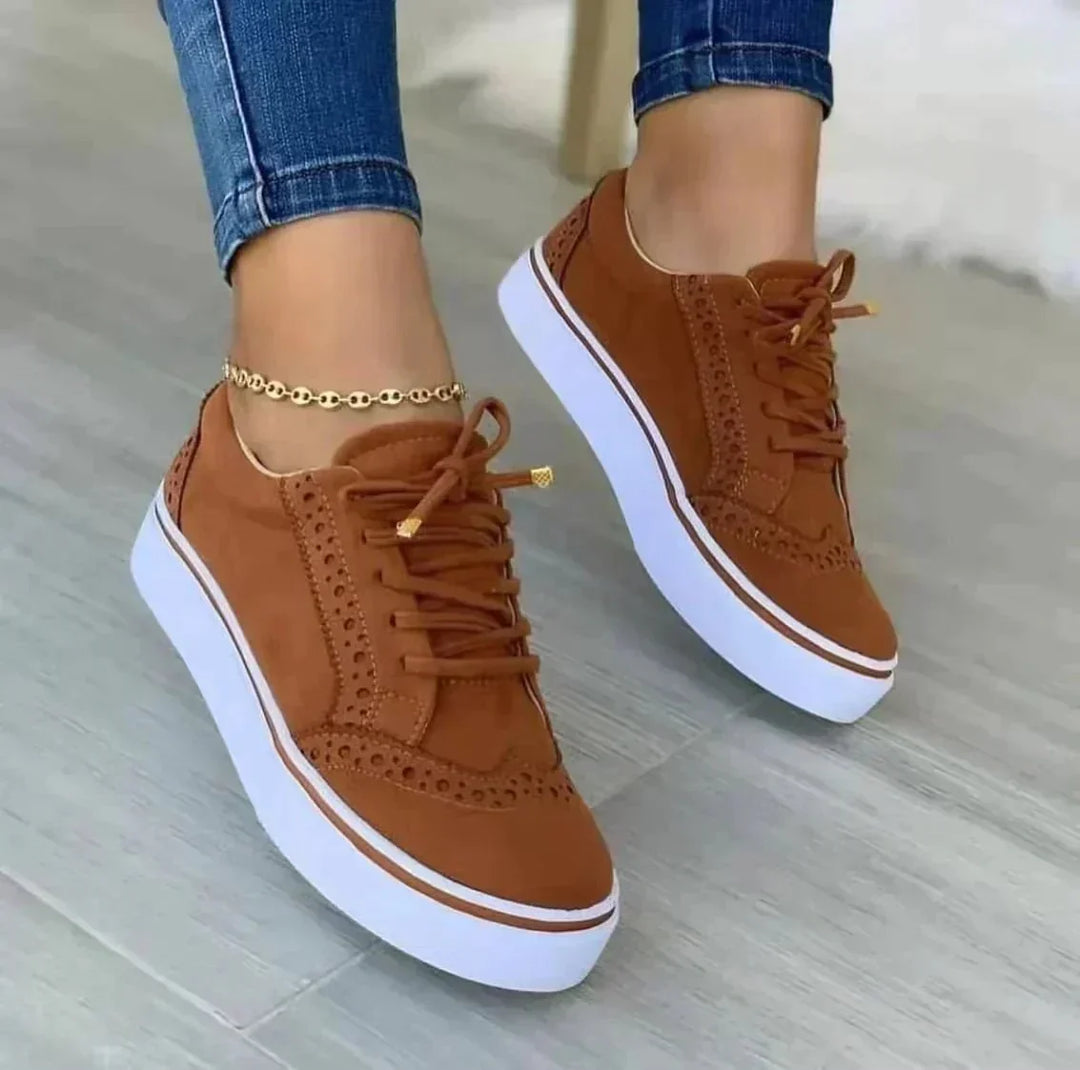 Baskets orthopédiques femme à lacets élégantes. Confort optimal, soutien plantaire pour le bien-être quotidien.