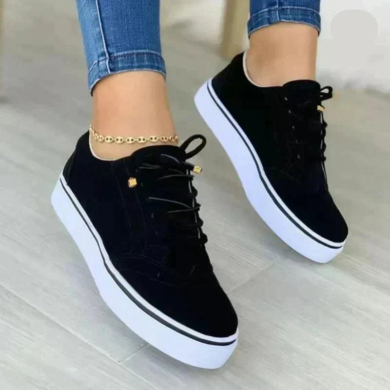 Baskets femme avec lacets ajustables et soutien plantaire orthopédique. Idéales pour le confort et la marche quotidienne.