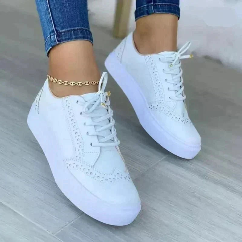 Élégantes baskets orthopédiques femme à lacets. Confort supérieur et style polyvalent pour les activités quotidiennes.