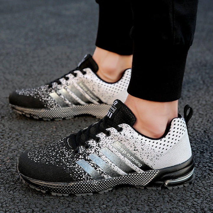 Chaussures sportives orthopédiques homme Runmax pour un confort maximal lors de vos activités.
