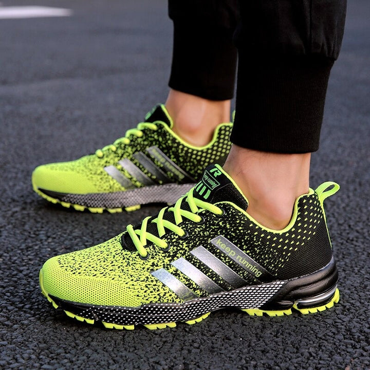 Design moderne, baskets orthopédiques homme Runmax, alliant style, confort et soutien postural amélioré.