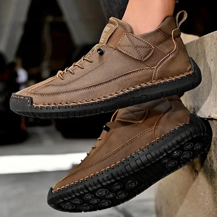 Profil moderne des baskets orthopédiques femme, alliant légèreté et design ergonomique.