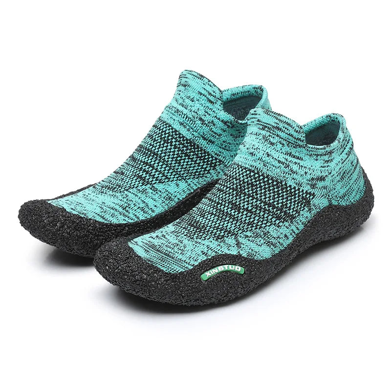 Baskets pieds nus unisexes confortables et stylées pour la marche urbaine et les activités quotidiennes légères.