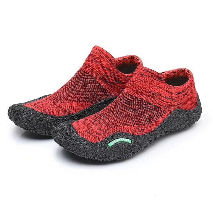 Semelle antidérapante et flexible des baskets pieds nus unisexes, assurant adhérence pour plage, sport, randonnée.