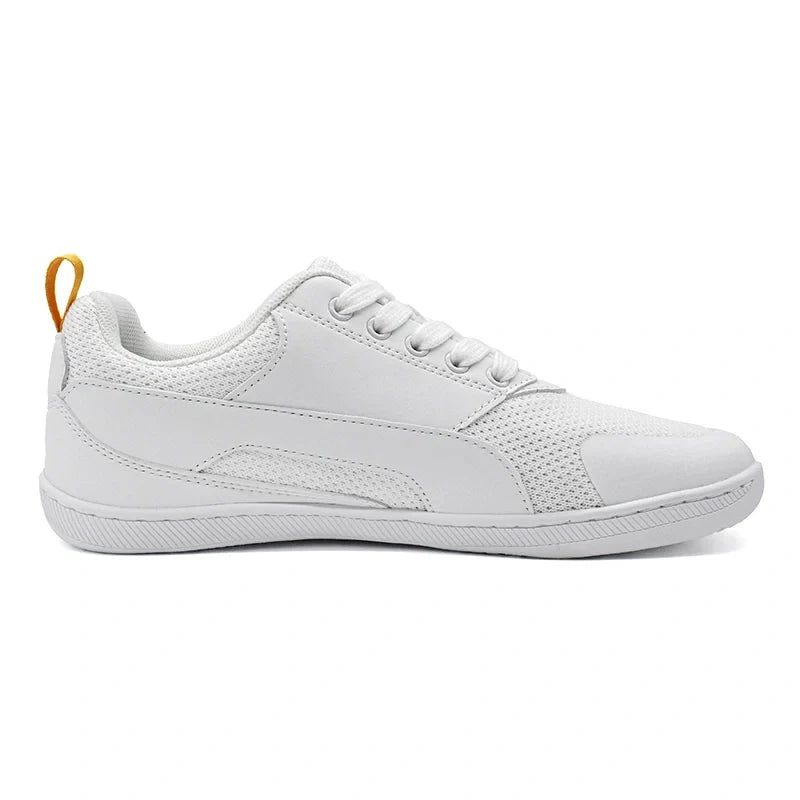 Baskets unisexes avec semelle antidérapante, offrant un excellent grip pour sport léger et activités extérieures.