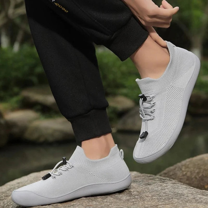 Baskets pieds nus polyvalentes, légères et respirantes, adaptées au sport en intérieur comme en extérieur.