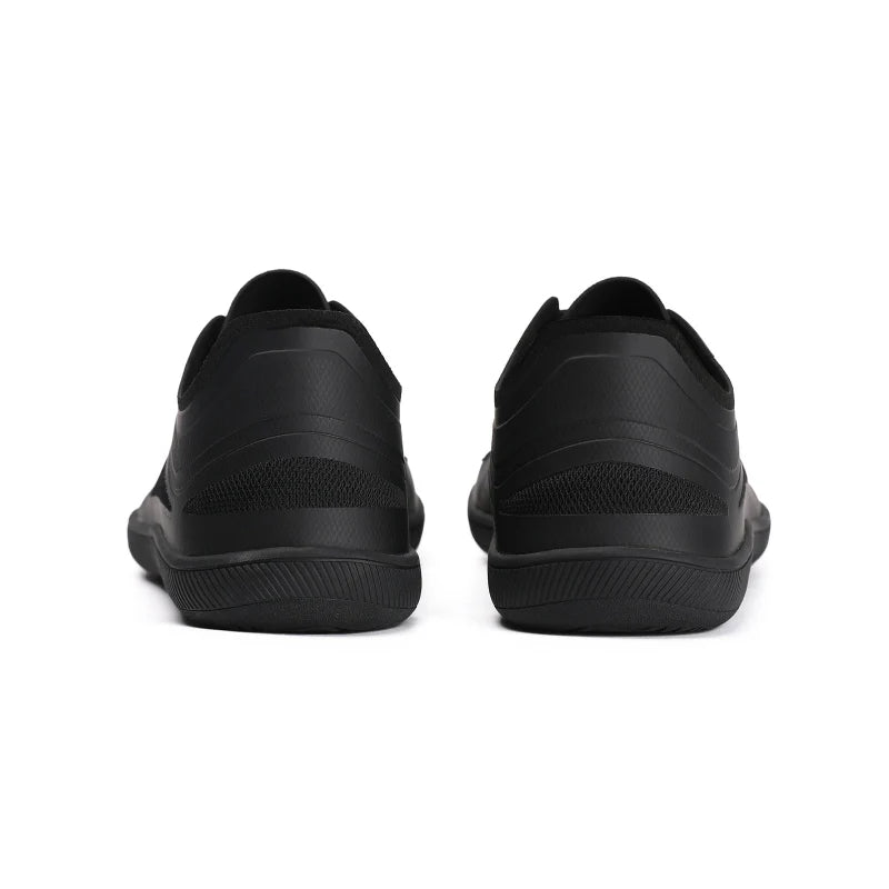Baskets pieds nus respirantes grises, ultra légères, semelle flexible pour sport et marche naturelle.