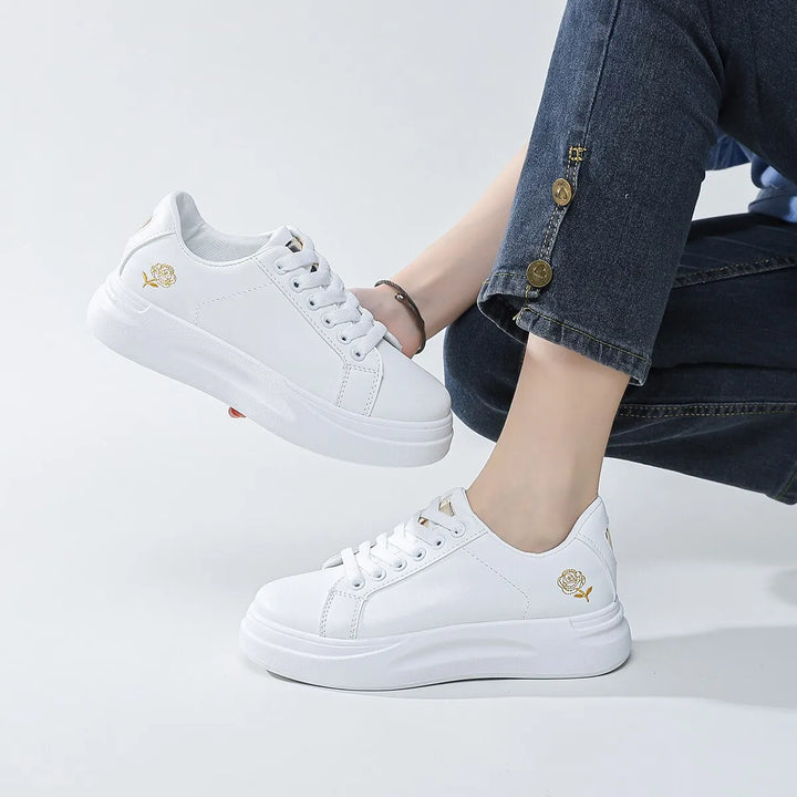 Baskets skate femmes à lacets, avec plateforme. Confort quotidien assuré pour ces chaussures décontractées style urbain.