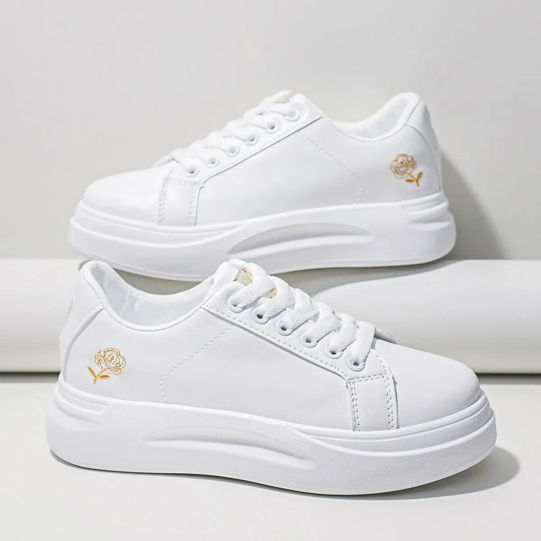 Baskets plateforme épaisses pour femmes, à lacets. Sneakers décontractées, idéales pour un style urbain confortable.